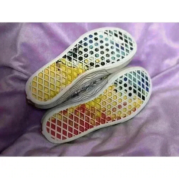 Vans Crayola "Off the Wall" Kids Size 2 Unisex Casual Sneaker B&W/Rainbow - Picture 8 of 8